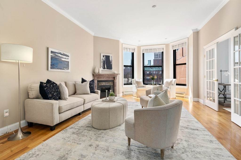 160 Commonwealth Ave - Photo 1