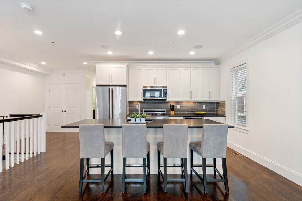 8-12 Carpenter Street - Photo 1
