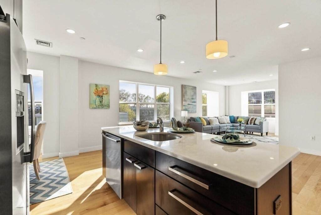 65 Beacon - Photo 1