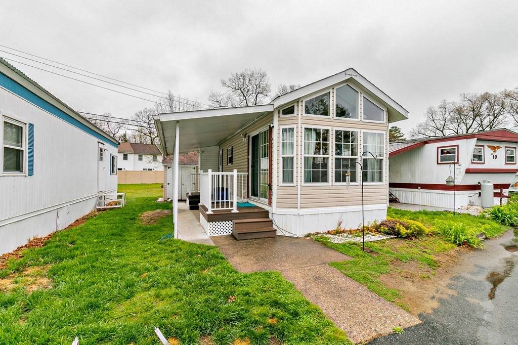 404 Southwick - Photo 1