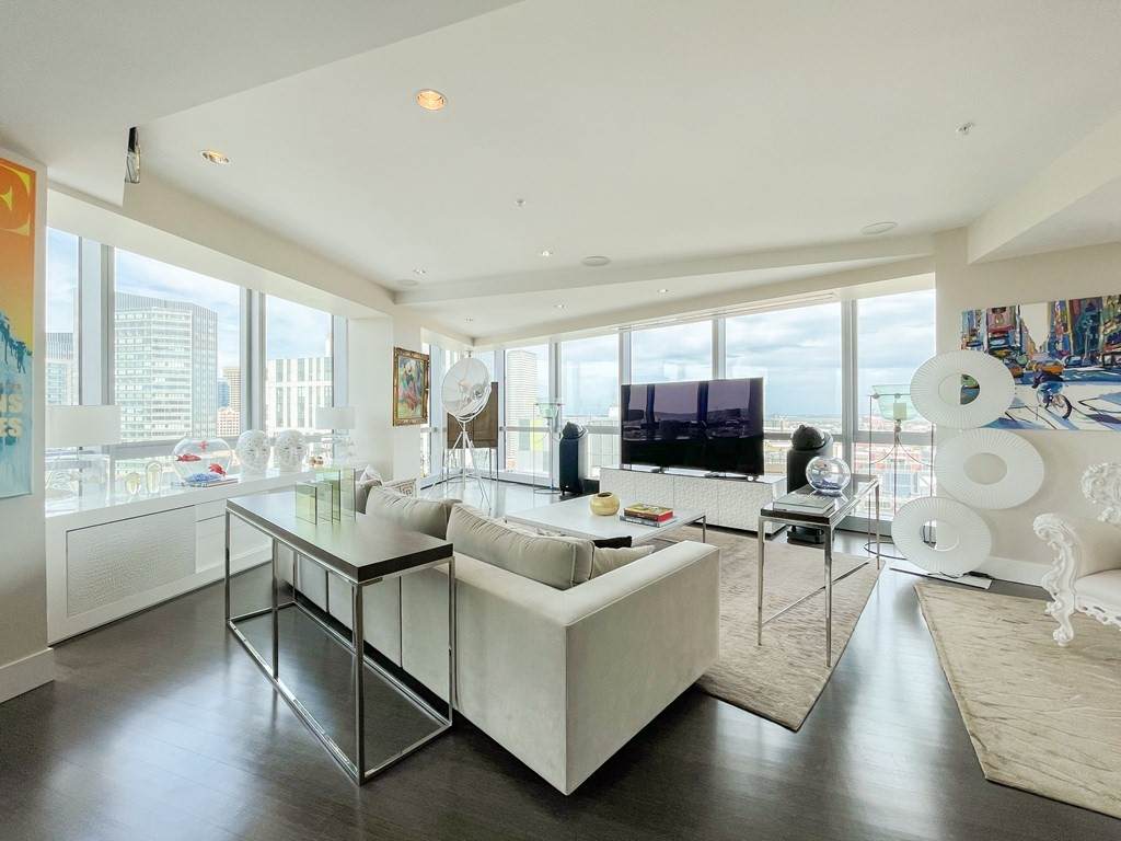 110 Stuart St - Photo 1