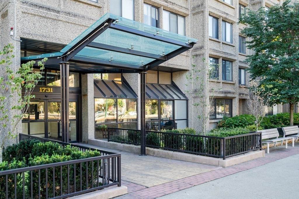 1731 Beacon - Photo 1