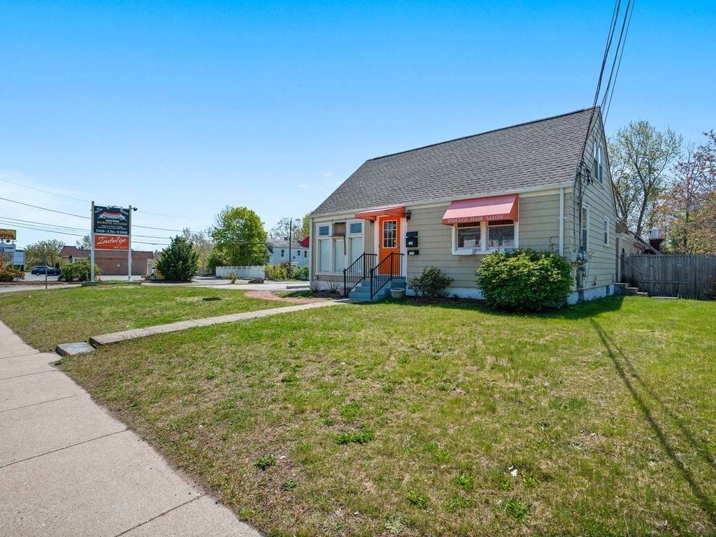 717 Fall River Avenue - Photo 1