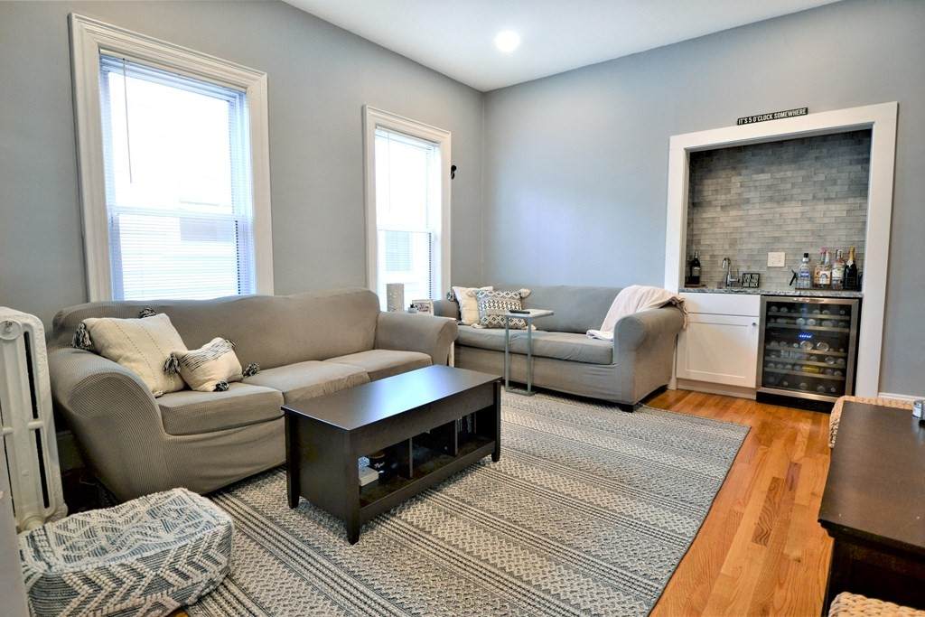 83 Surrey St - Photo 1