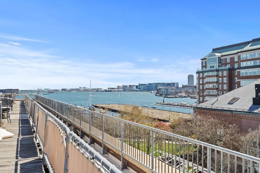 42 8th St - Photo 1