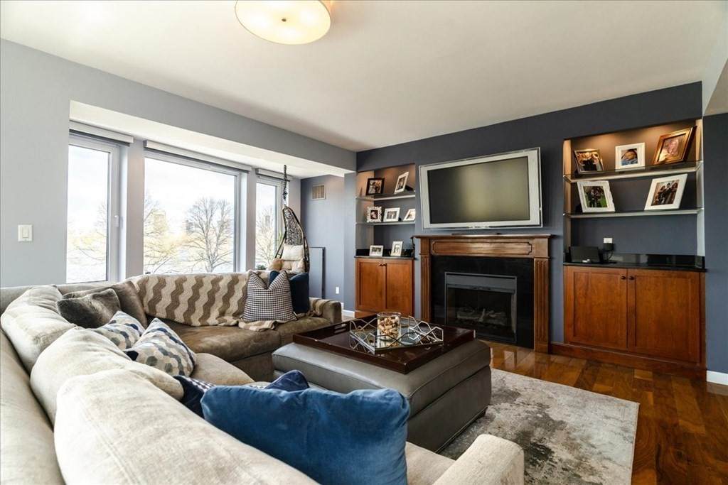 492 Beacon St - Photo 1