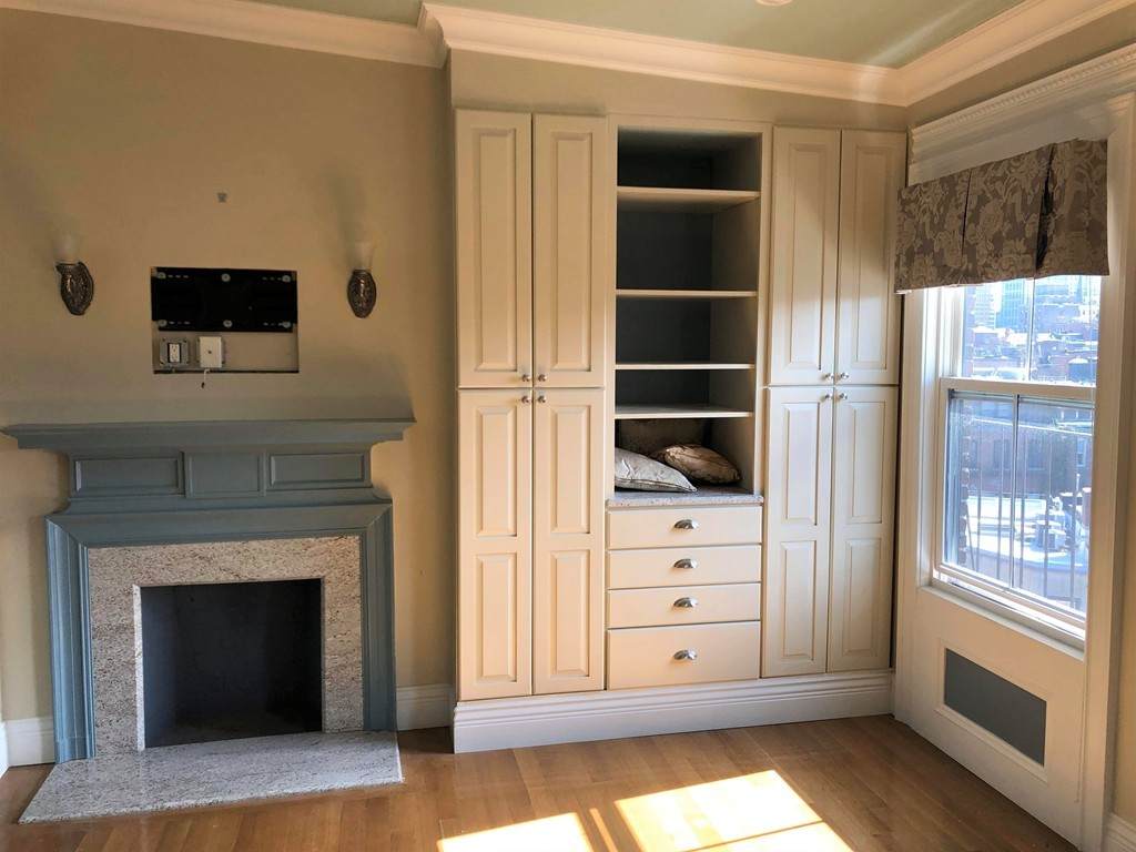 88 Charles - Photo 1