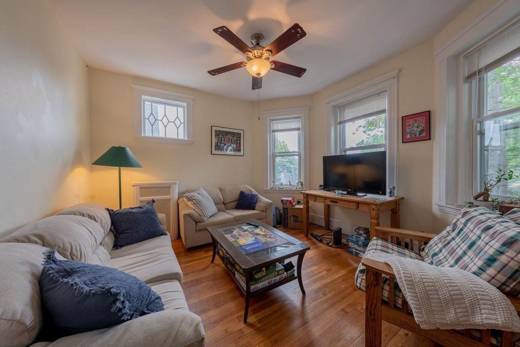 214 Chestnut - Photo 1