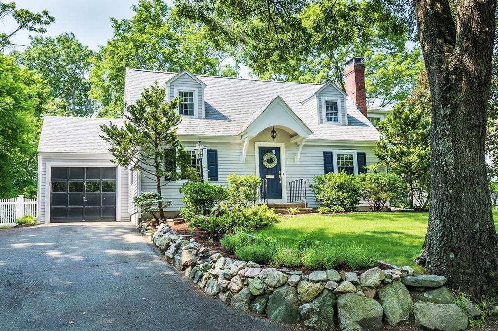 110 Oak St - Photo 1