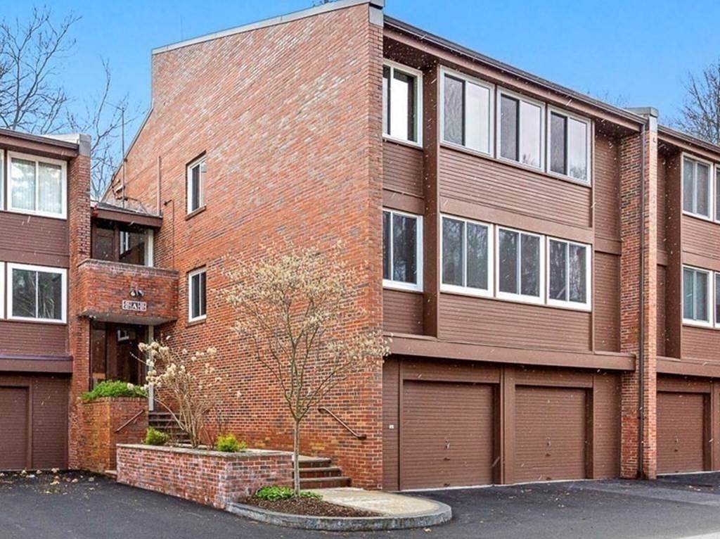 241 Perkins St - Photo 1
