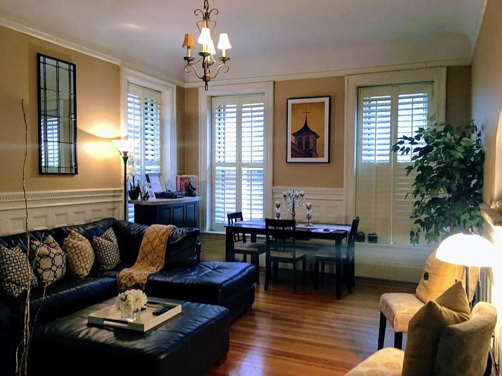 290 Commonwealth - Photo 1