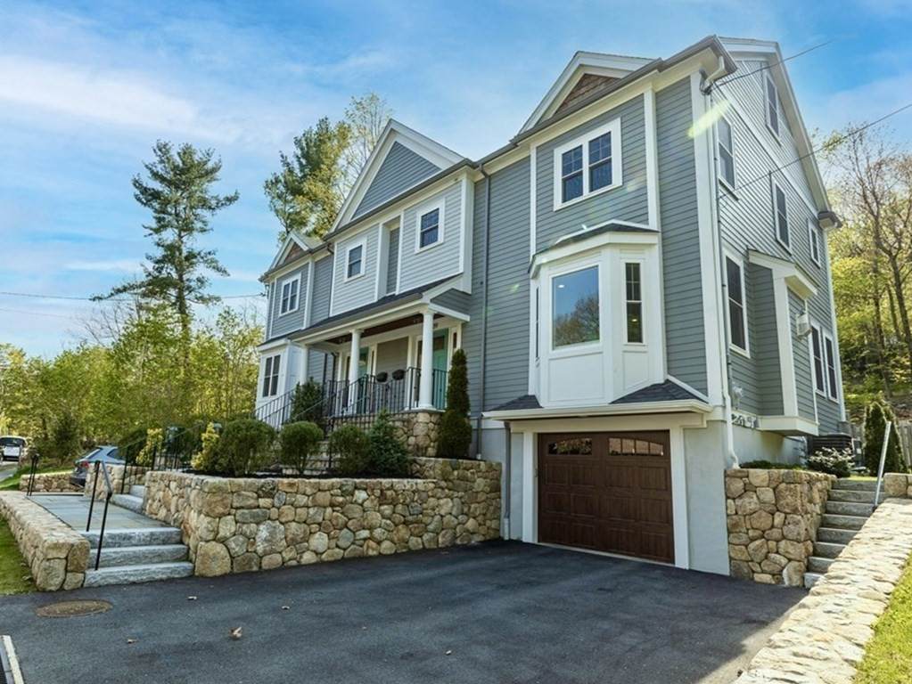 439 Lowell Ave - Photo 1