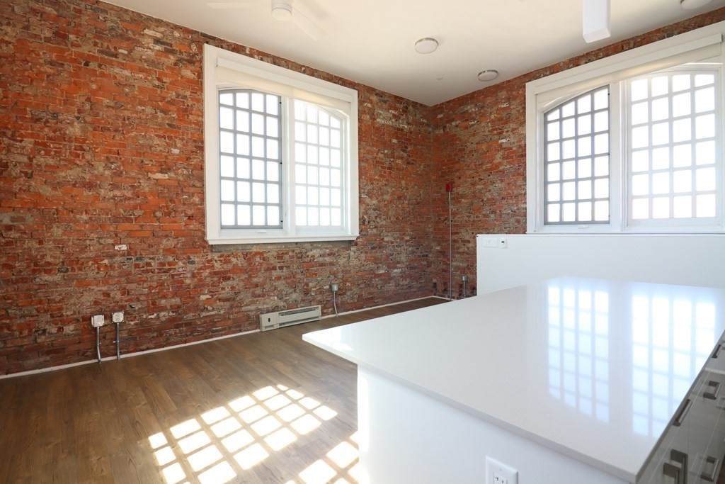 185 Washington Street - Photo 1