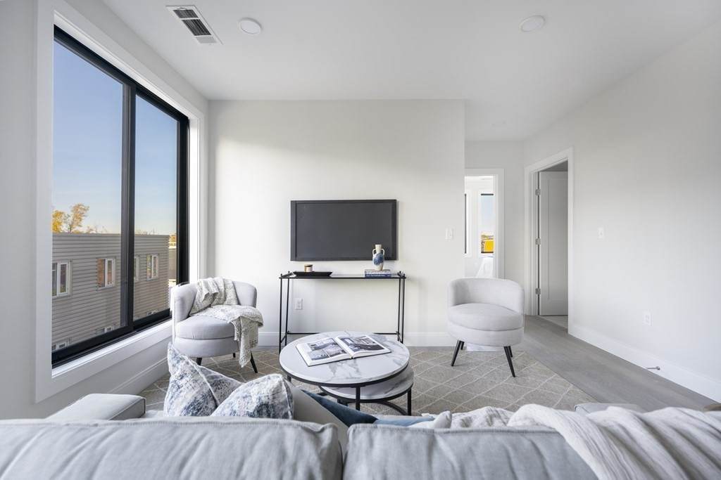 152 Liverpool St - Photo 1