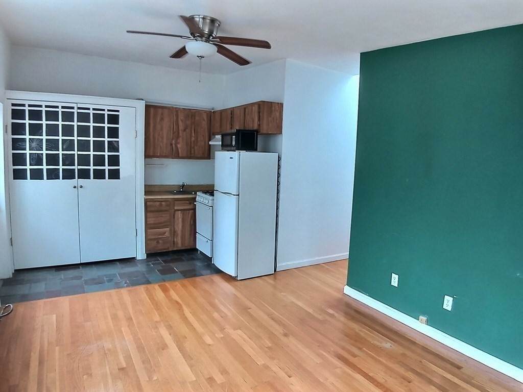 261 West Newton - Photo 1