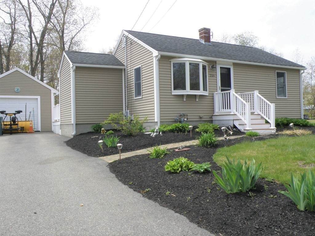 216 Lincoln Street - Photo 1