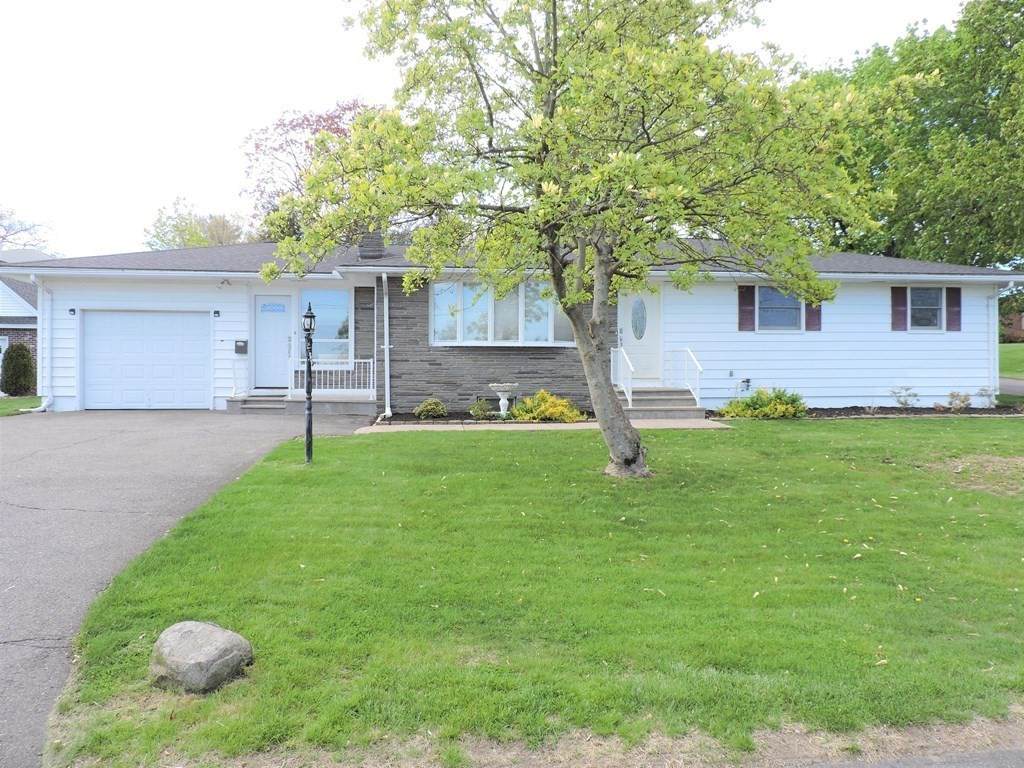 532 Winsor Street - Photo 1