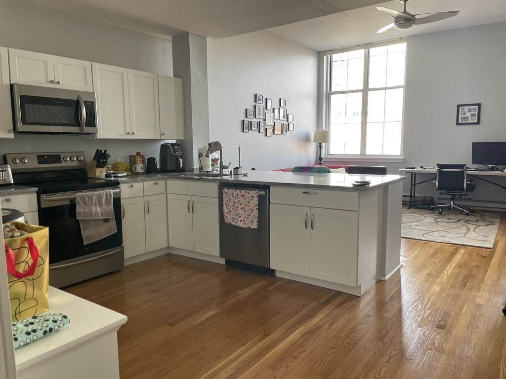 240 Heath St - Photo 1