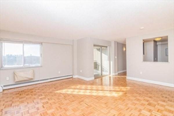 1025 Hancock St - Photo 1