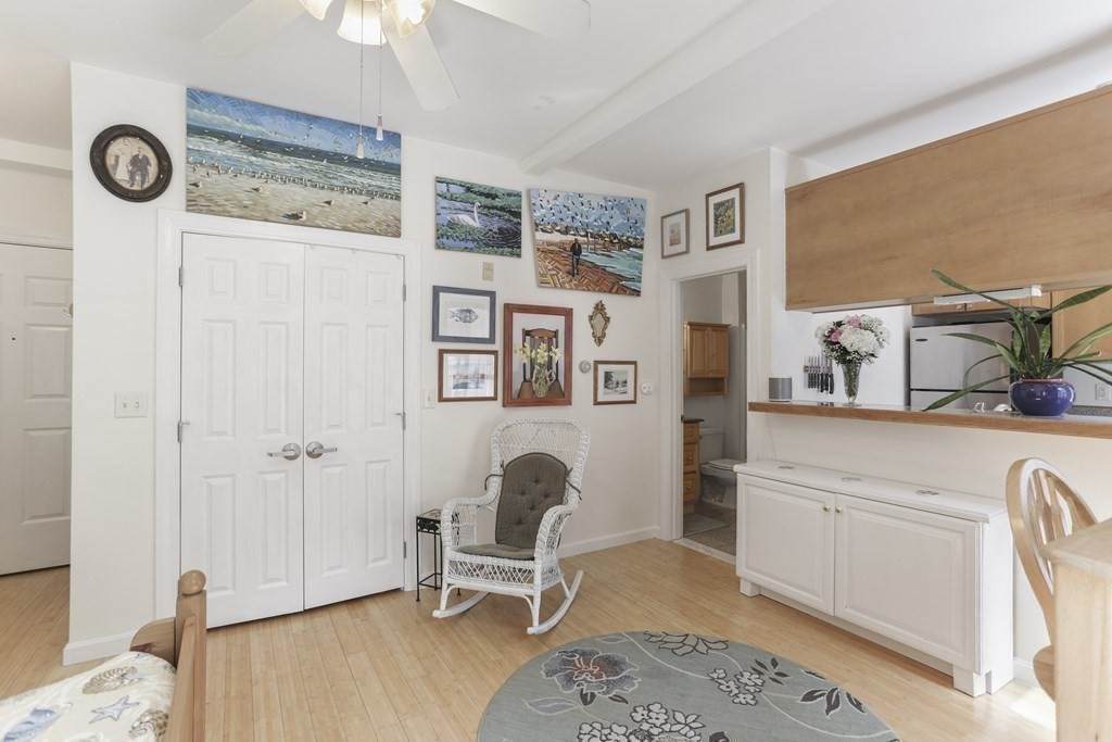 330 Summit Ave - Photo 1