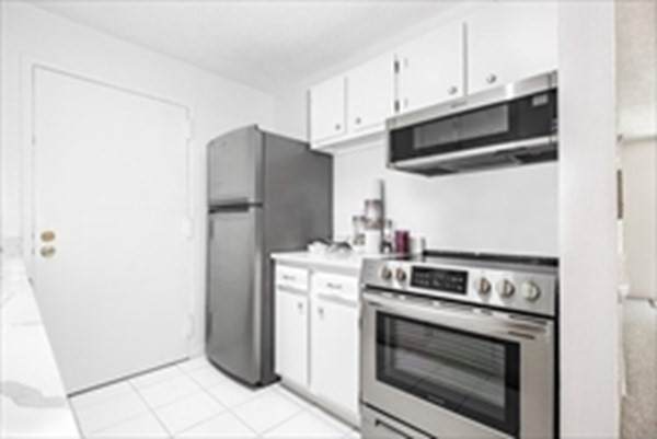 6 Village Green Lane - Photo 1