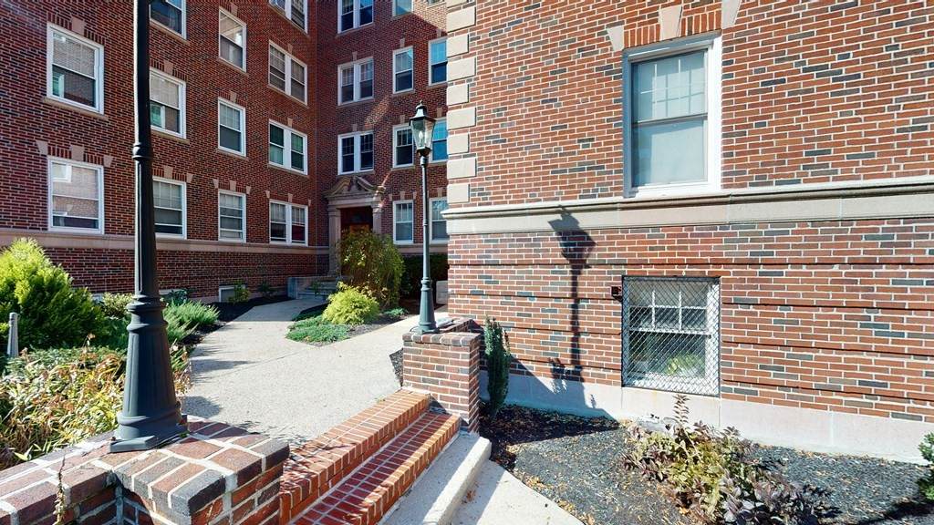 20 Concord Ave - Photo 1