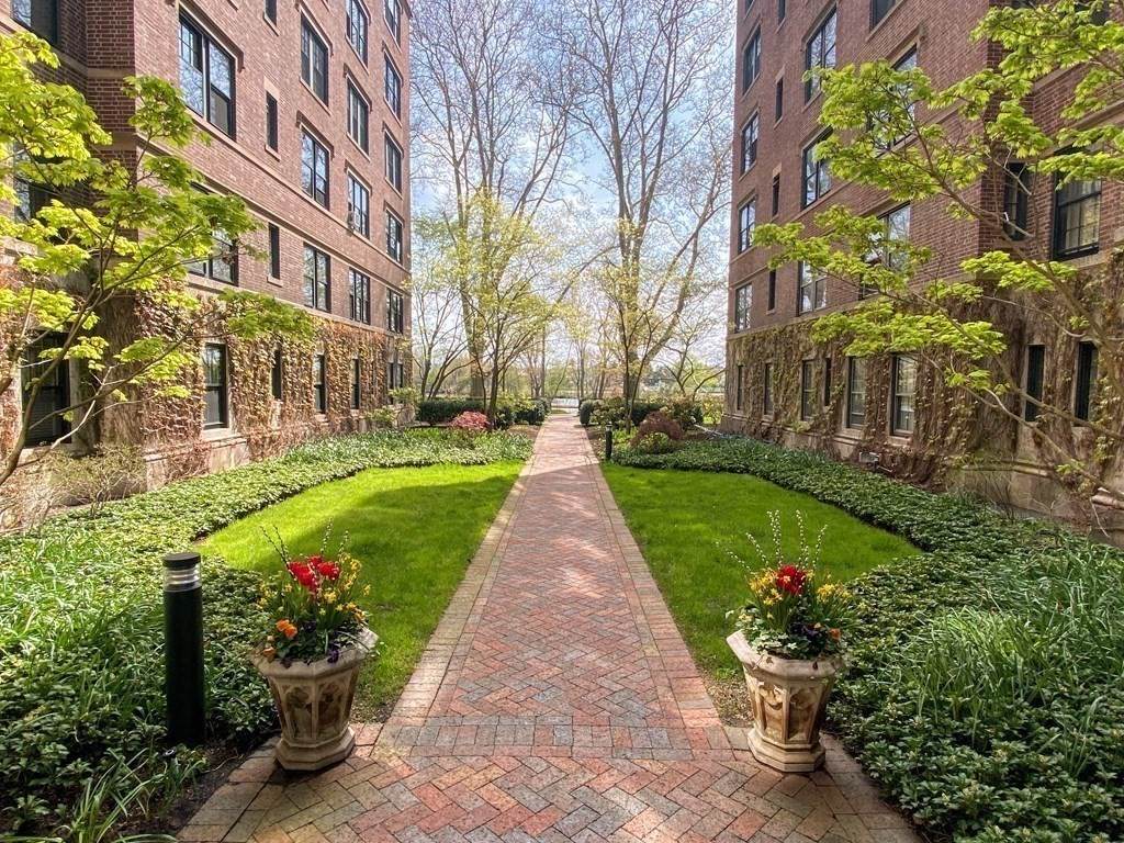 988 Memorial Drive - Photo 1