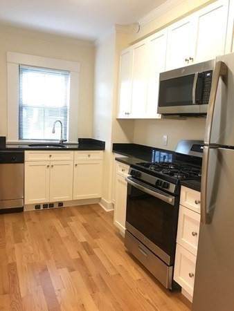 219 Commonwealth Ave - Photo 1
