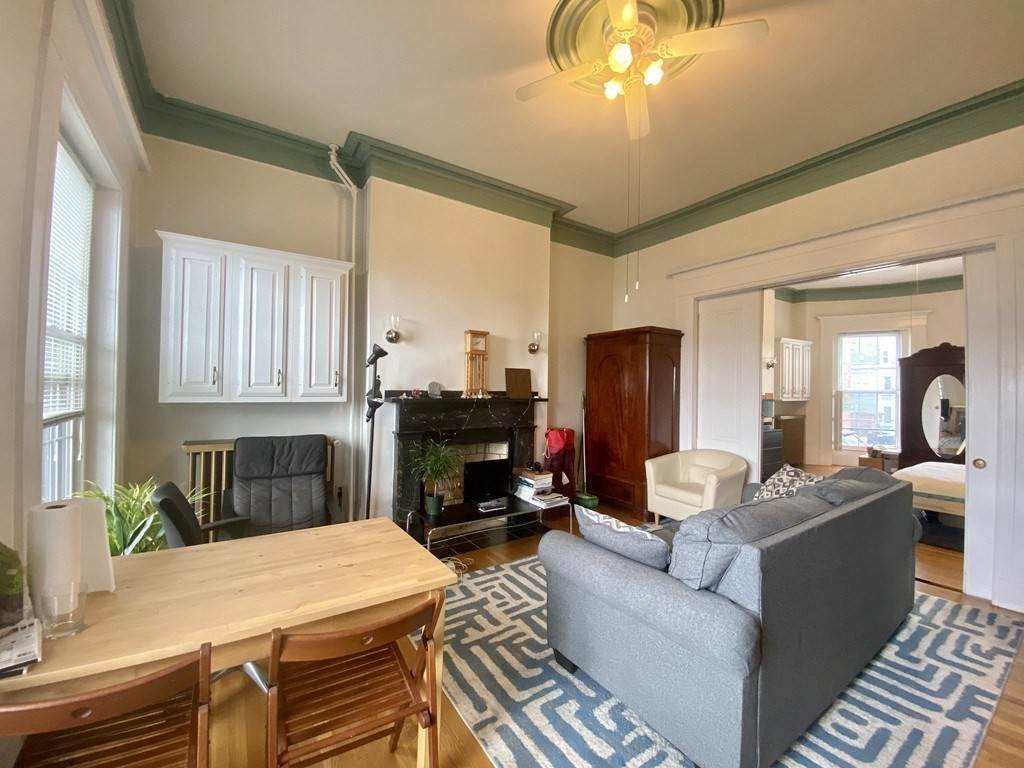 187 Webster St - Photo 1