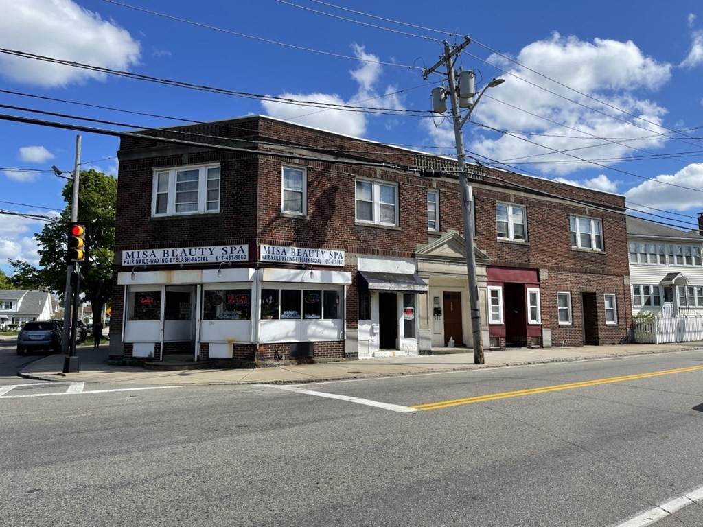 186 W Squantum St - Photo 1