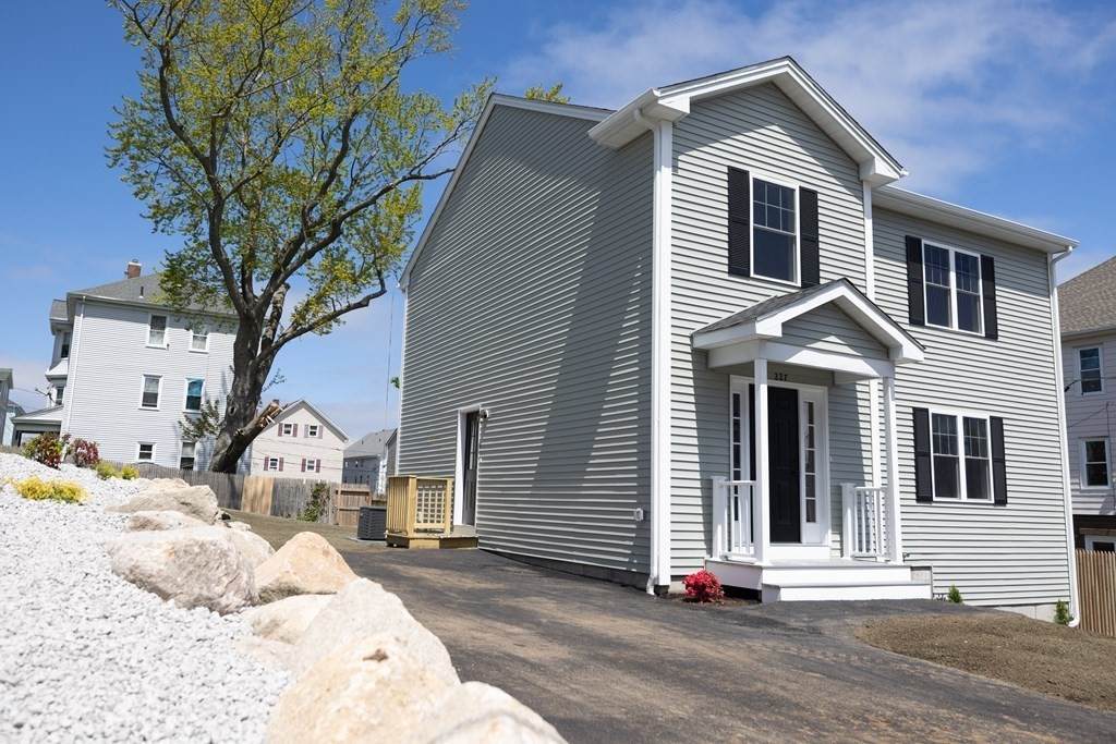 227 Lowell St - Photo 1