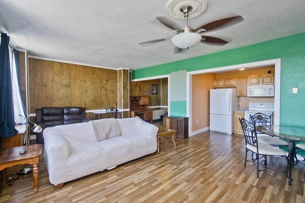 140 Chestnut St - Photo 1