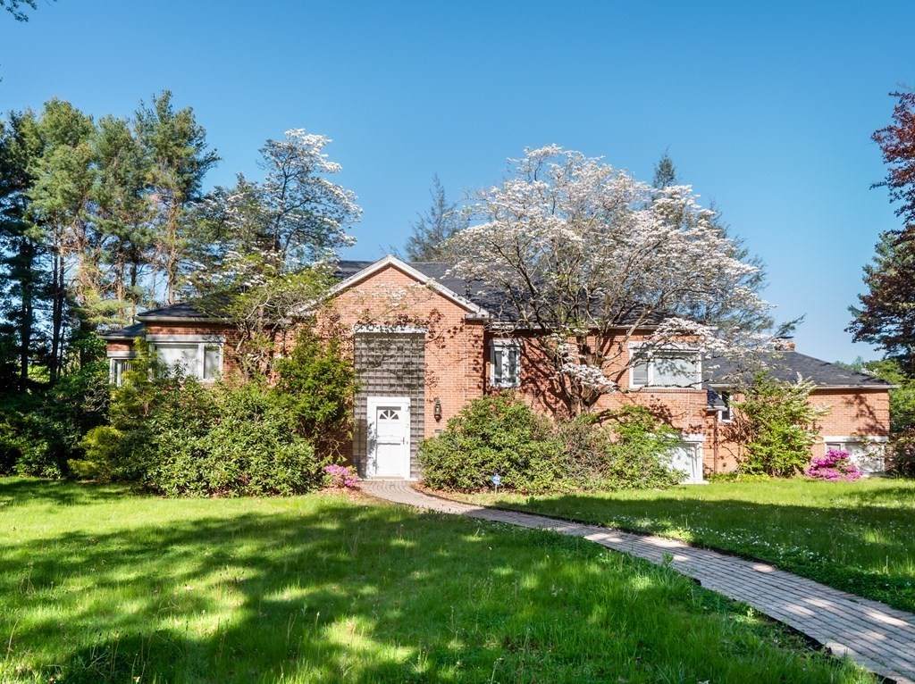 2 Jamesbury Dr - Photo 1