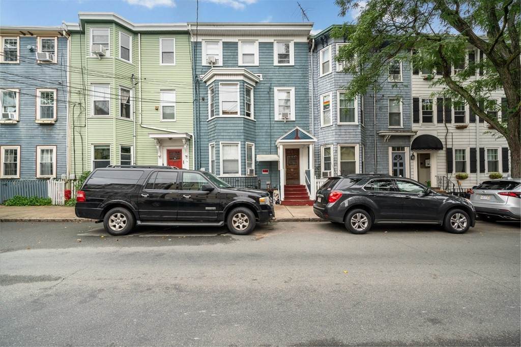 77 Webster St - Photo 1