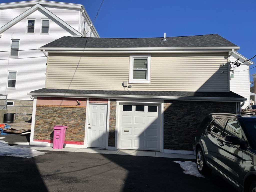 320 Bank St - Photo 1