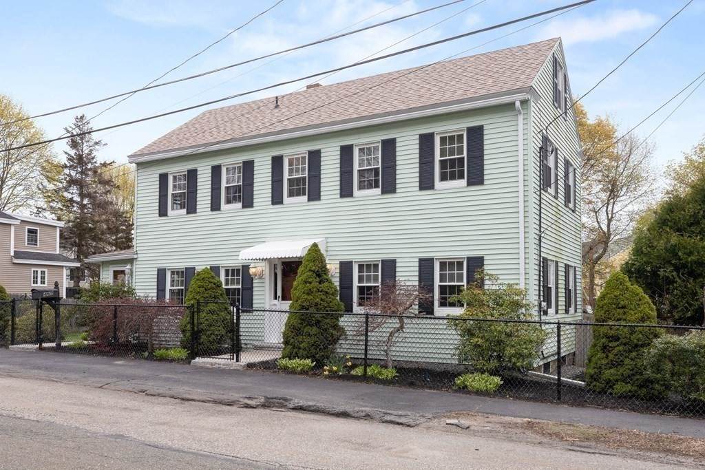 469 Stevens St - Photo 1