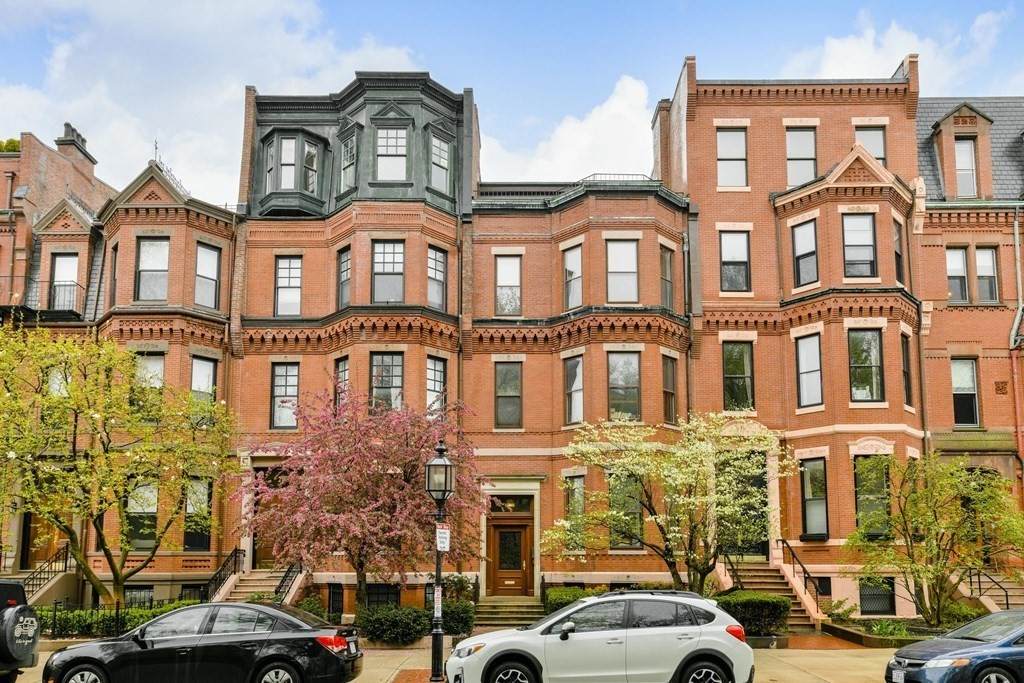 218 Commonwealth Ave. - Photo 1
