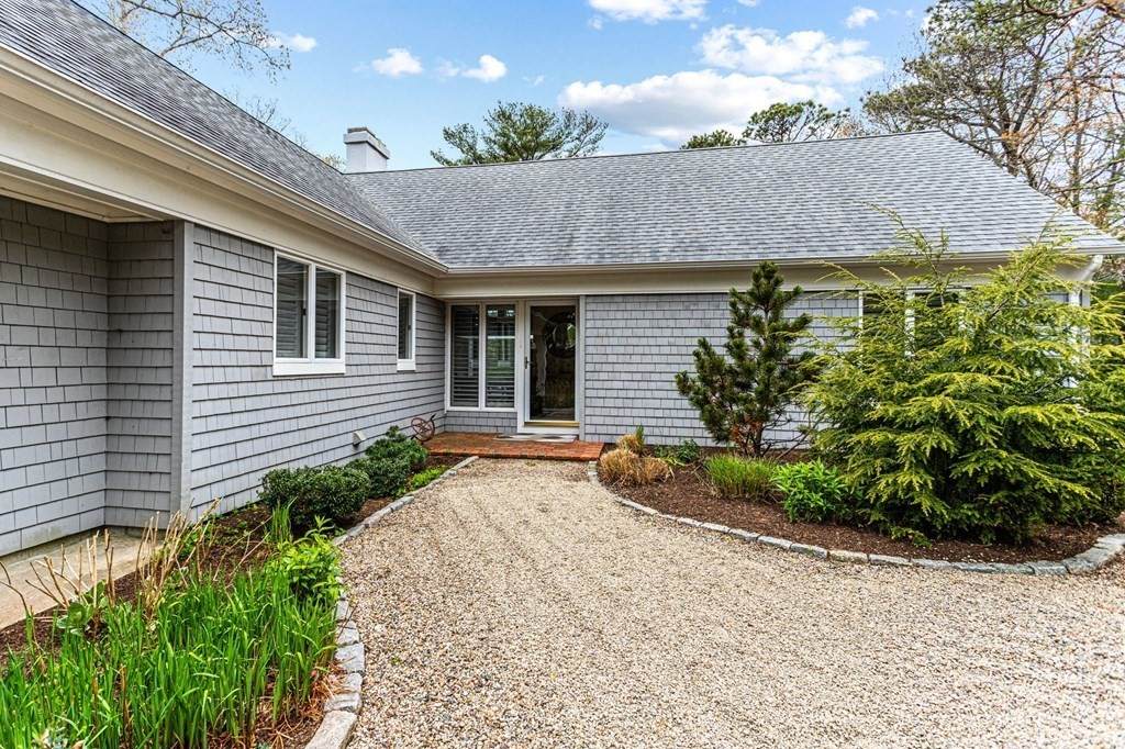 150 Coonamessett Cir - Photo 1