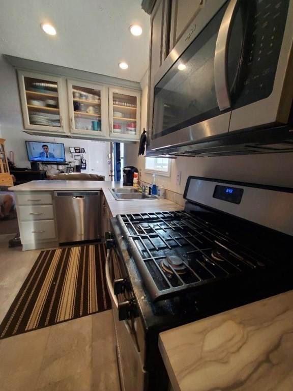 548 Kenyon Ave - Photo 1