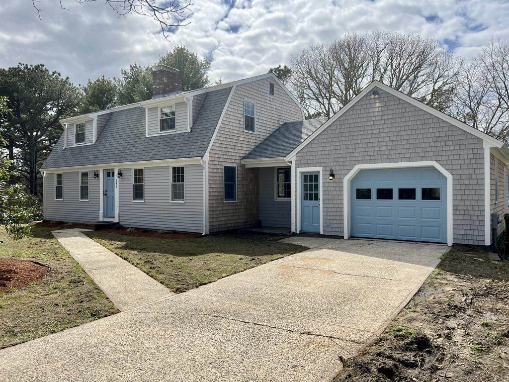 585 School House Rd - Photo 1