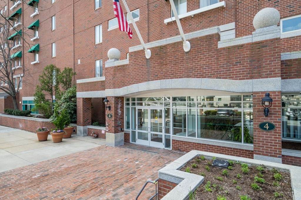 4 Canal Park - Photo 1