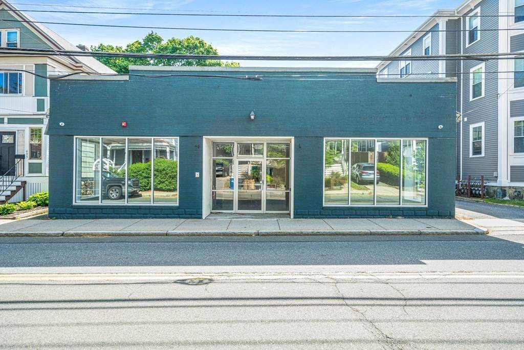 423 Pleasant St - Photo 1