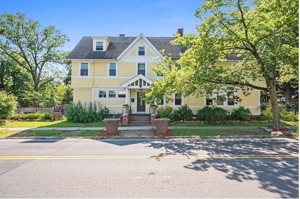 346 Maple St - Photo 1