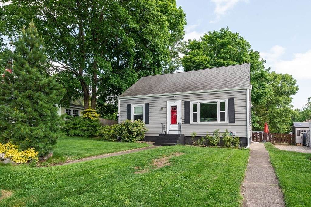 141 Elmwood St - Photo 1