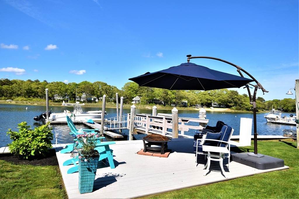 65 Edgewater Dr - Photo 1