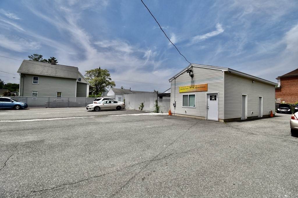 1304 Worcester St - Photo 1