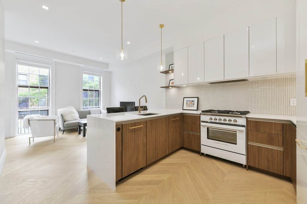 112 Charles Street - Photo 1