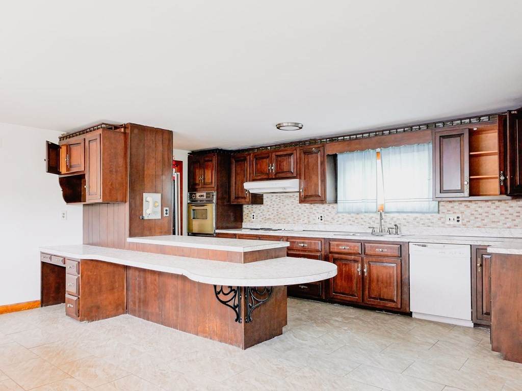 573 Main - Photo 1