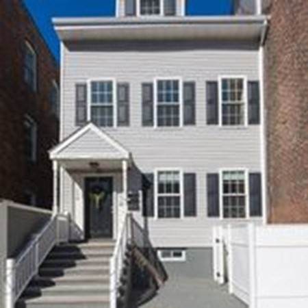 110 Chelsea St - Photo 1