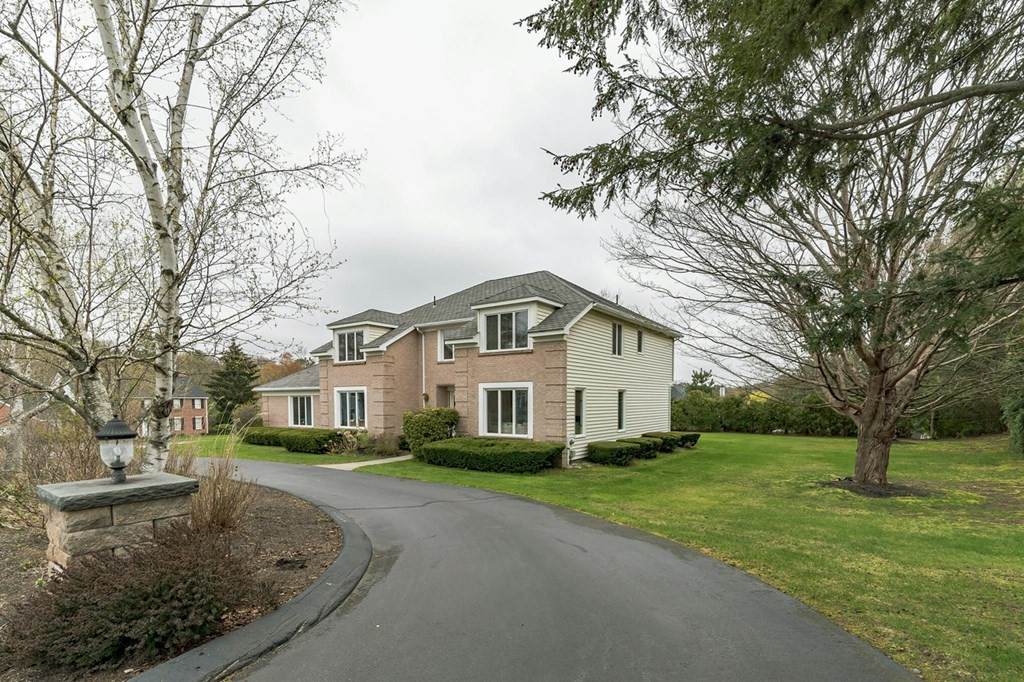 63 Pinewood Hills - Photo 1
